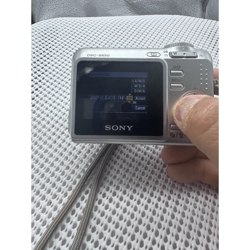 Sony Cyber-shot DSC-S650 7.2MP Digital Camera Silver Untested Read AS-IS